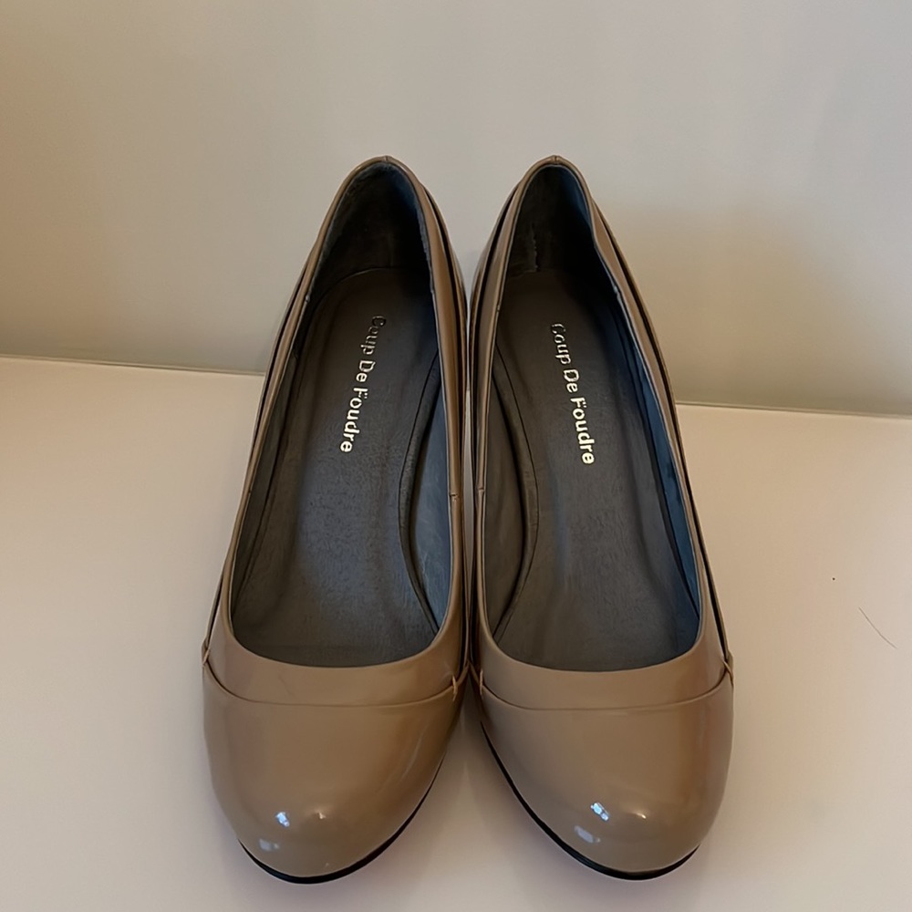 Beige heels - Picture 3 of 9